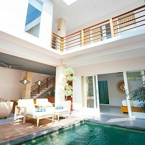 Apple Villa & Suite Seminyak